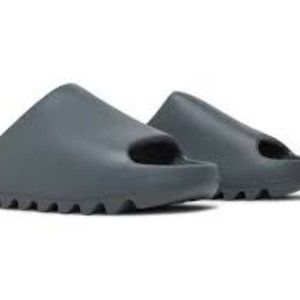 Adidas Yeezy Slides “Slate Grey”   Size 11
